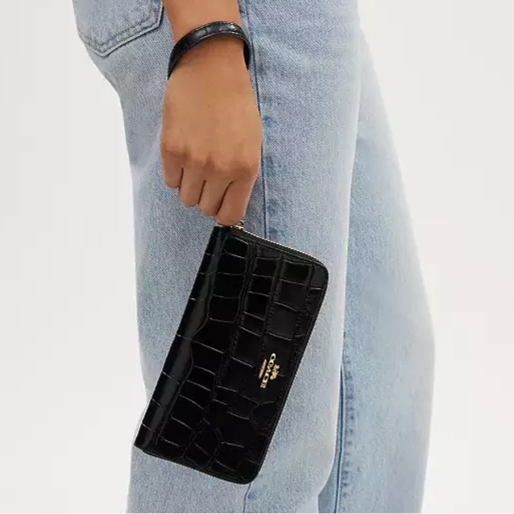 COACH Croc Embossed Leather Gold-Tone Hardware Zip Around Wristlet Wallet NWT